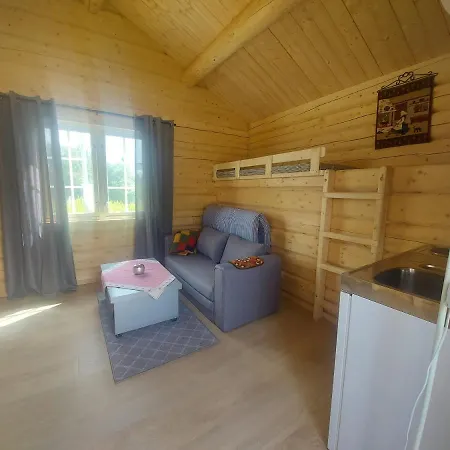 Small Cabbin With Bathroom Near By Chalet *